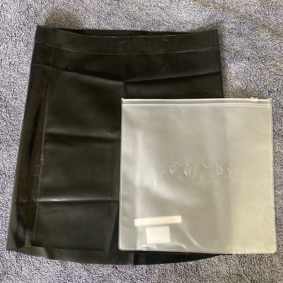 SKIMS latex mini skirt Size: Small - Picture 3 of 4